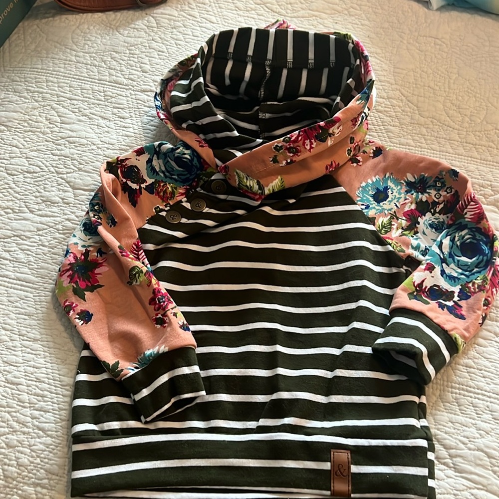 Monday Mae’s market ampersand hoodie 2T